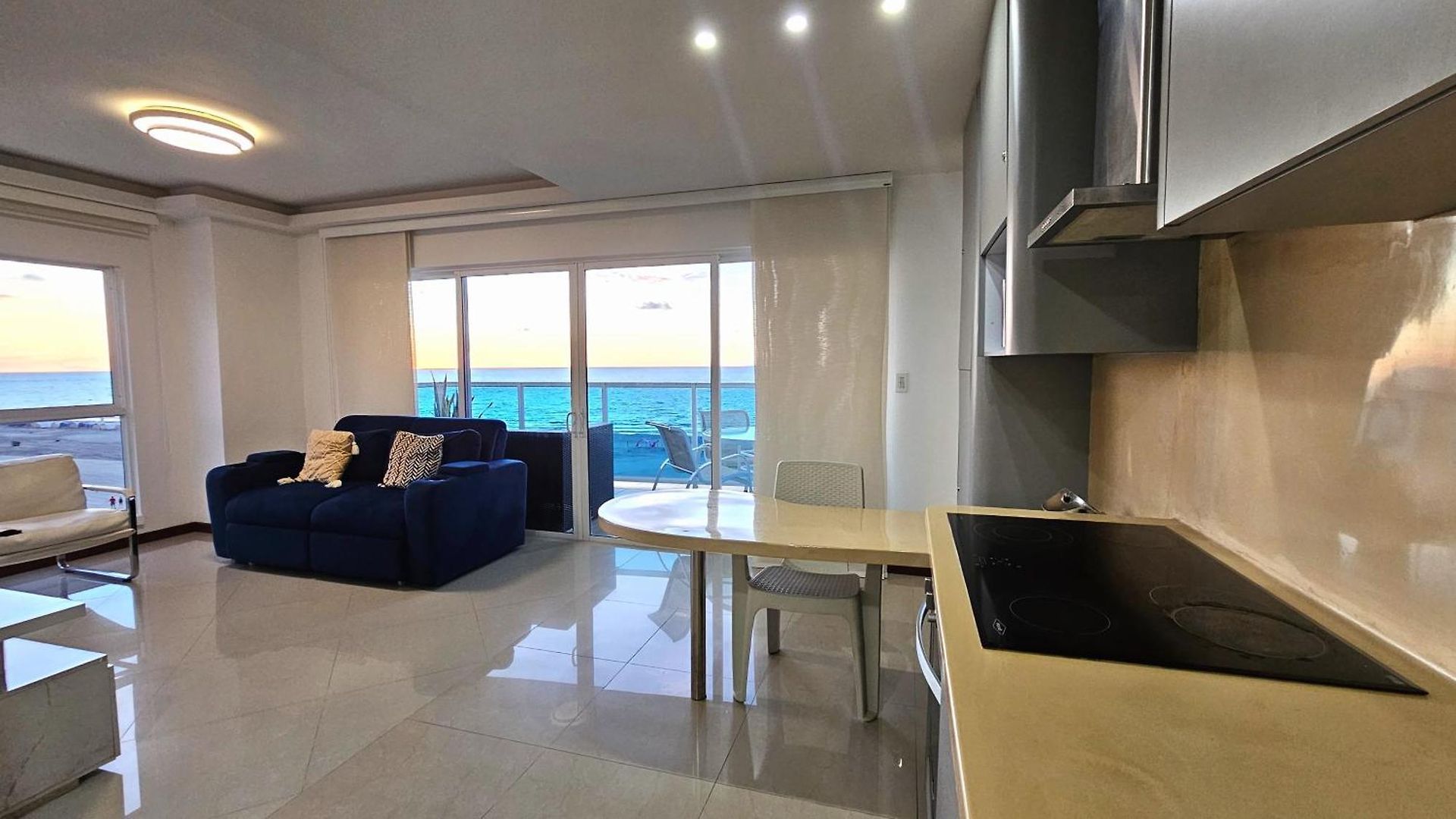 Luxury Apartment, Sector Morros, Vista Y Salida Al Mar Edificio Sunshine *